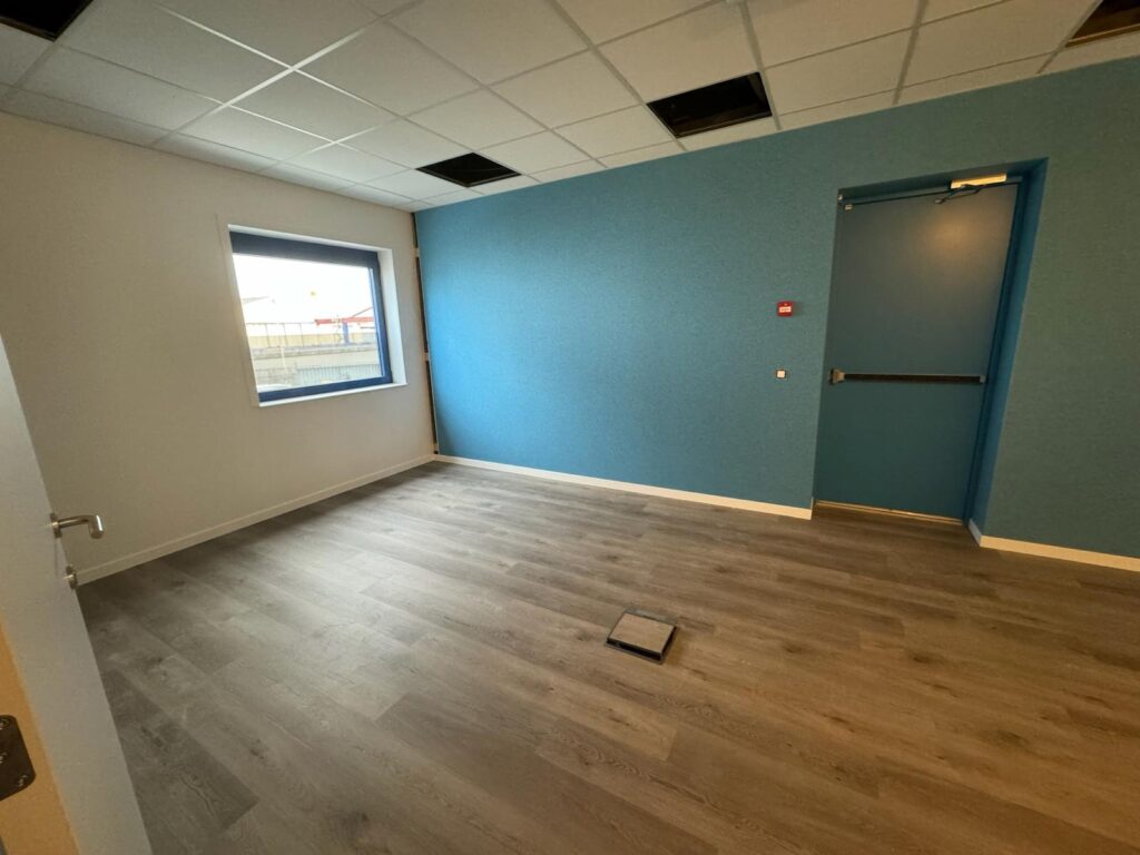 Volledige renovatie - bureauruimtes creëren