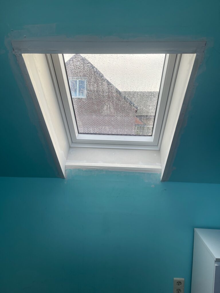 Plaatsen van dakraam Velux